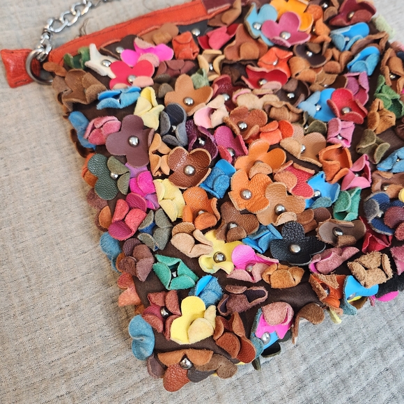 Vintage Leather Shoulder purse with riveted studded flower Hobo Hippie design - Picture 10 of 13